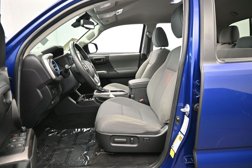 Used 2022 Blue Toyota SR5 image 11