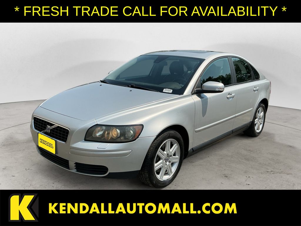Silver 2007 Volvo S40 Sedan Front-Wheel Drive 5-Speed Automatic