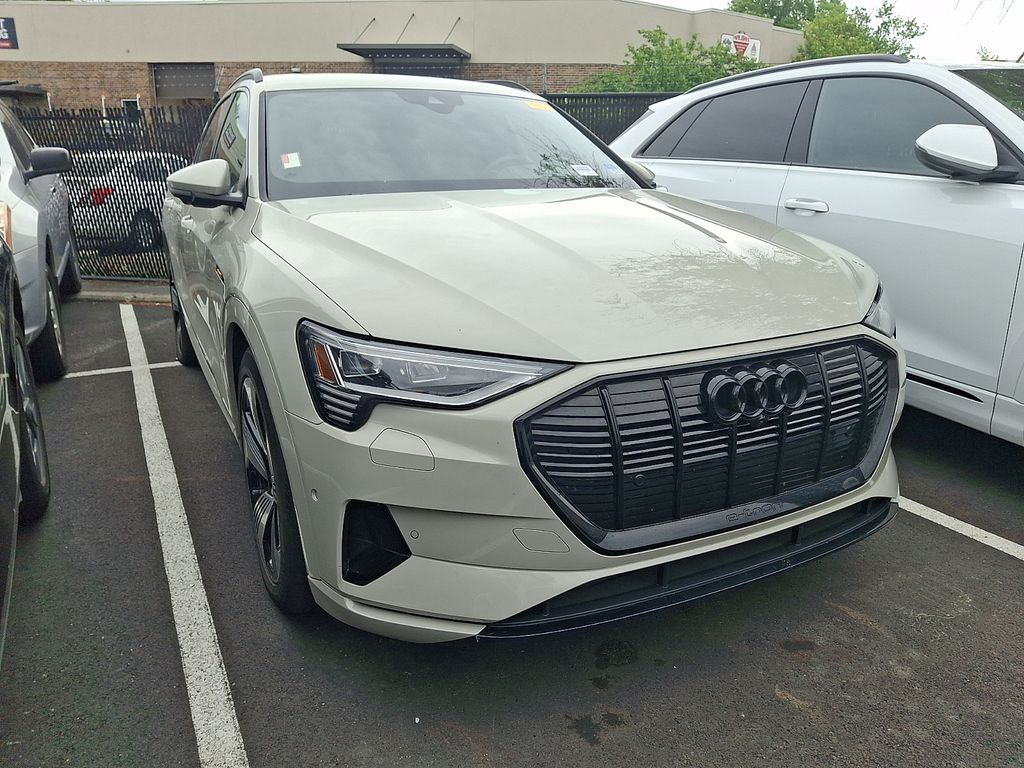 Thumbnail: 2022 Audi e-tron - 3
