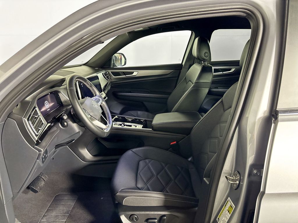 2025 Volkswagen Atlas Cross Sport 2.0T SE w/Technology