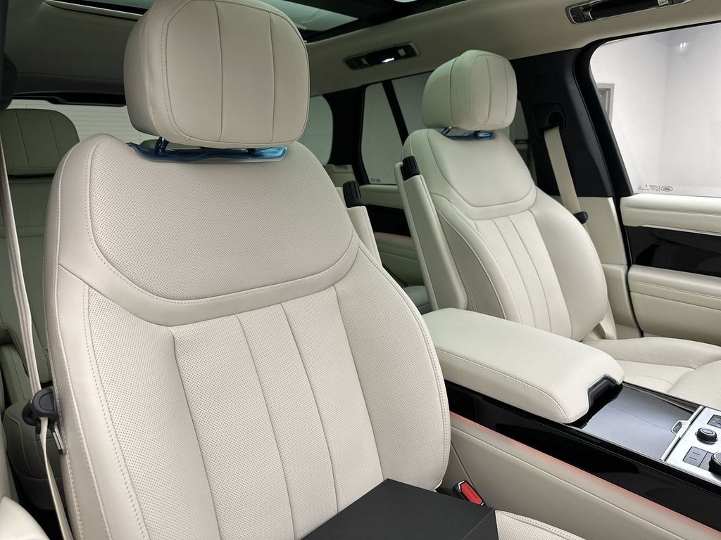 Thumbnail: 2023 Land Rover Range Rover - 13