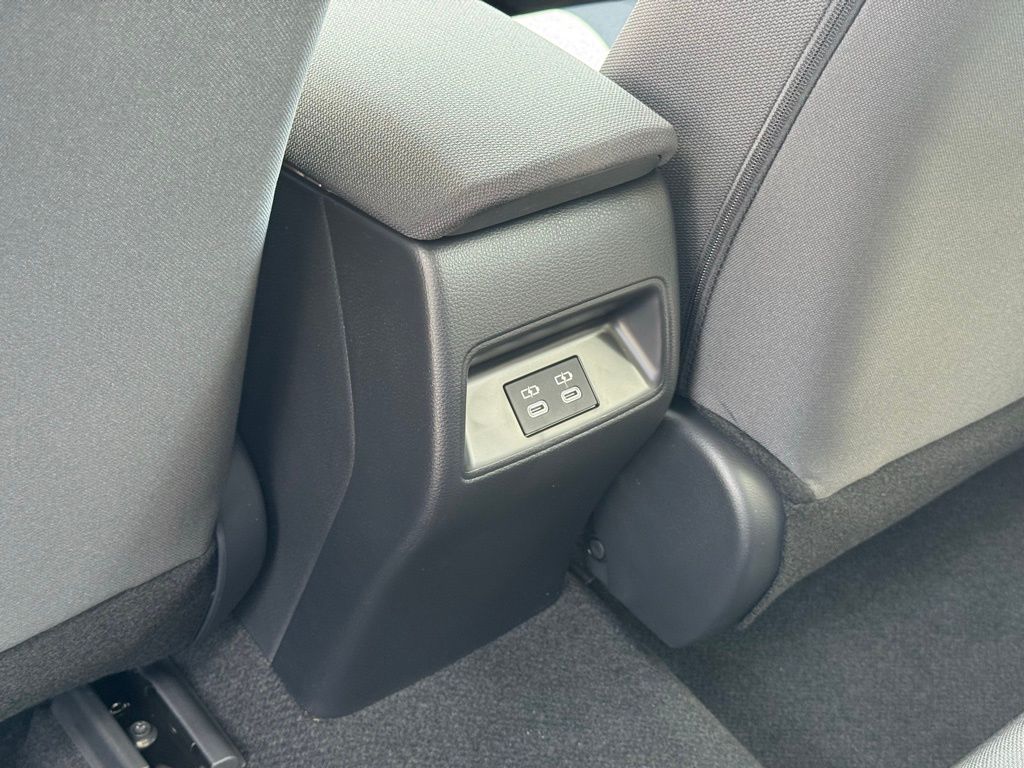 2025 Toyota Corolla LE photo 12