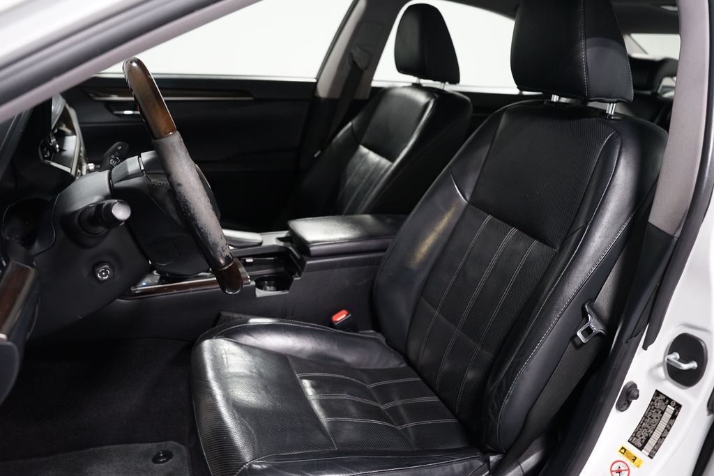 Thumbnail: 2017 Lexus ES - 6