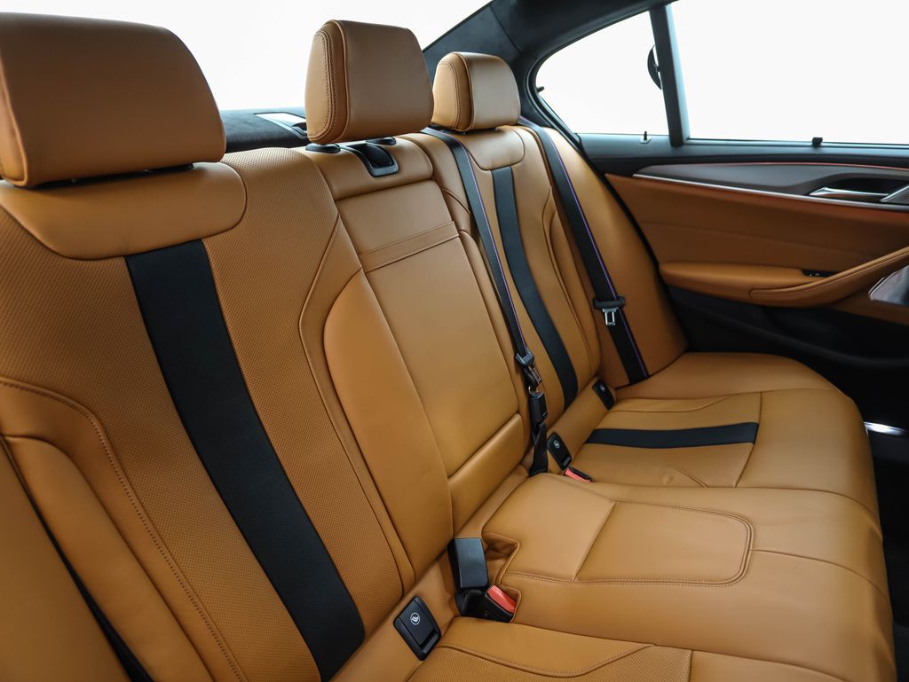 Thumbnail: 2022 BMW M5 - 27