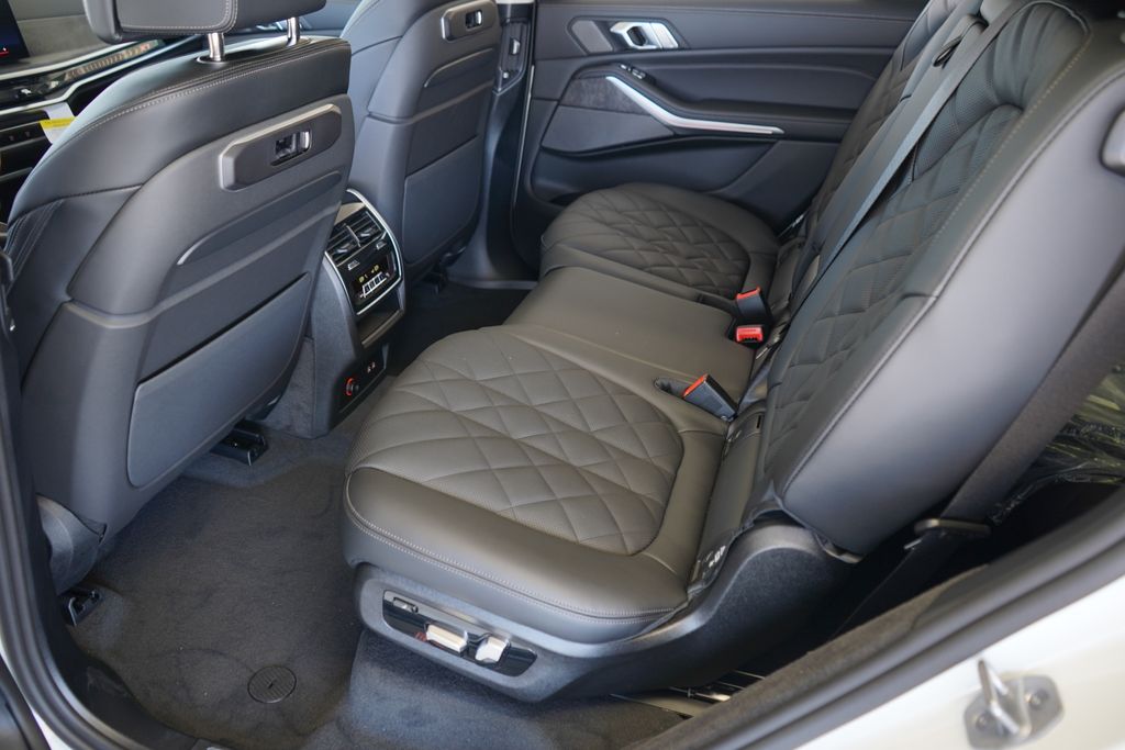Thumbnail: 2026 BMW X7 - 19