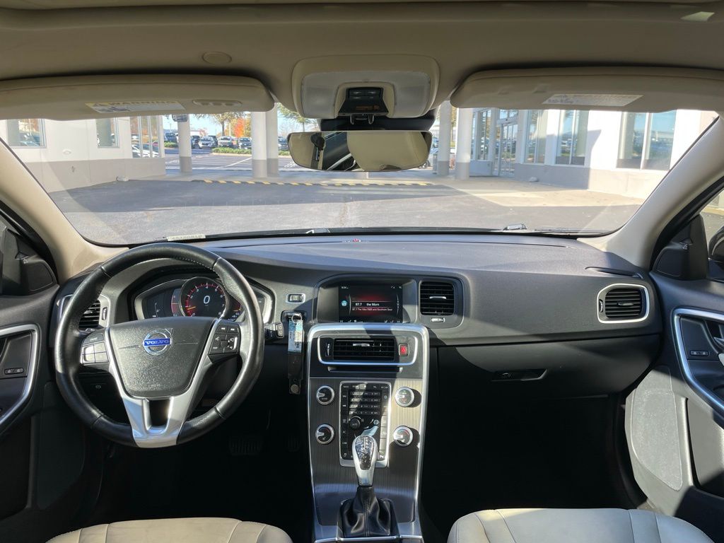 Thumbnail: 2016 Volvo V60 - 10