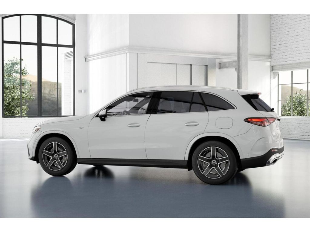 Thumbnail: 2025 Mercedes-Benz GLC - 32