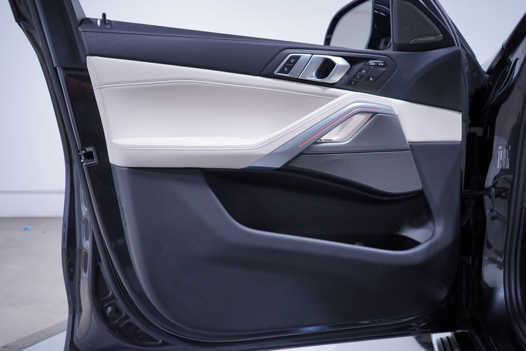 Thumbnail: 2021 BMW X6 - 21