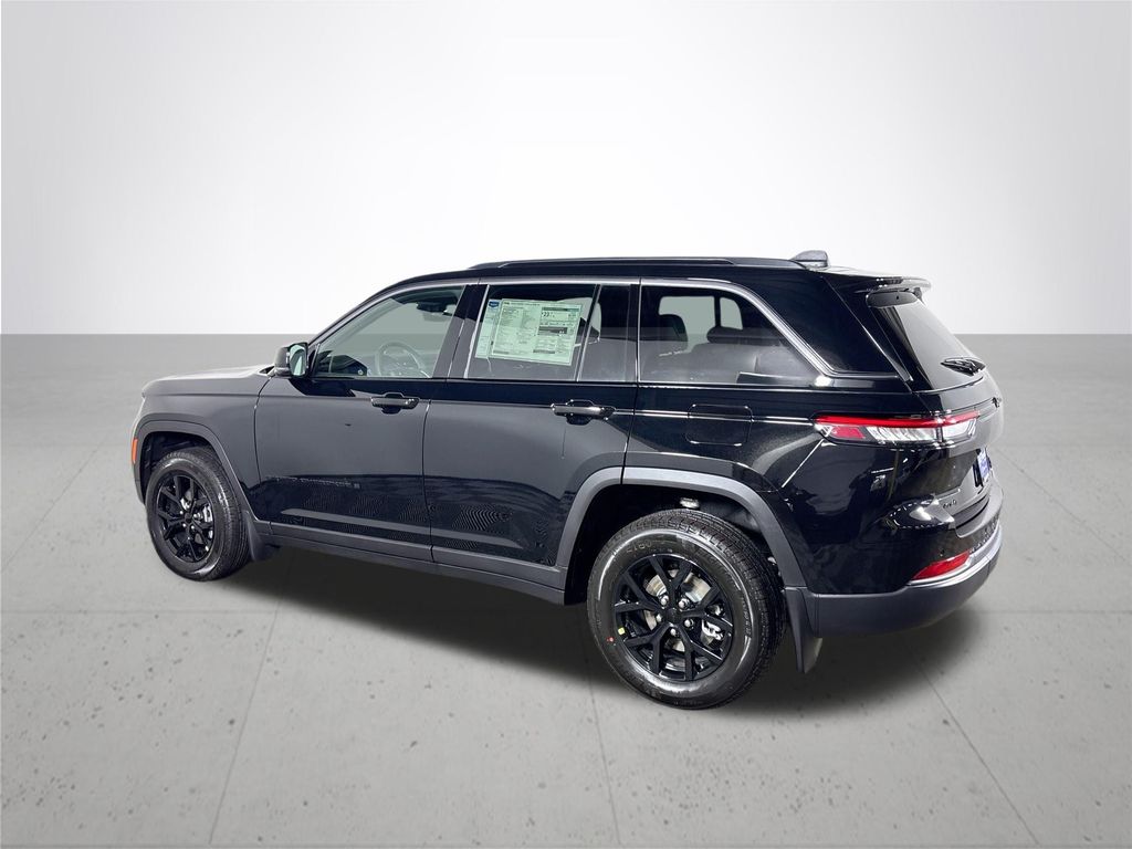 2026 Jeep Grand Cherokee Laredo