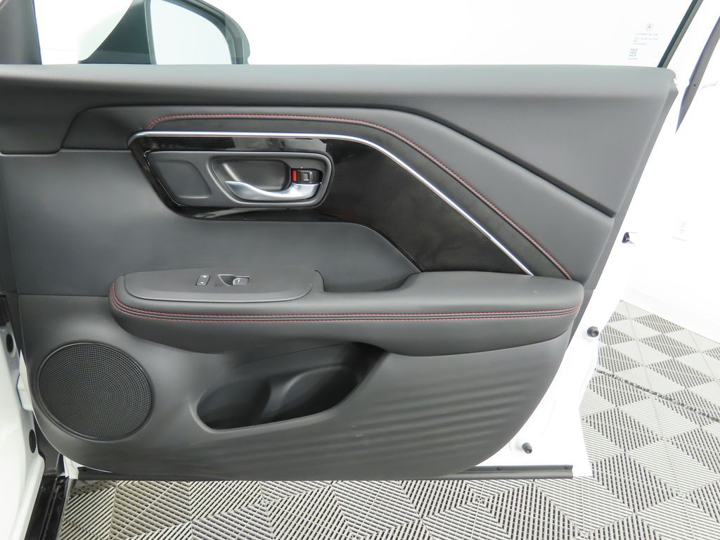 Thumbnail: 2025 Acura ADX - 25