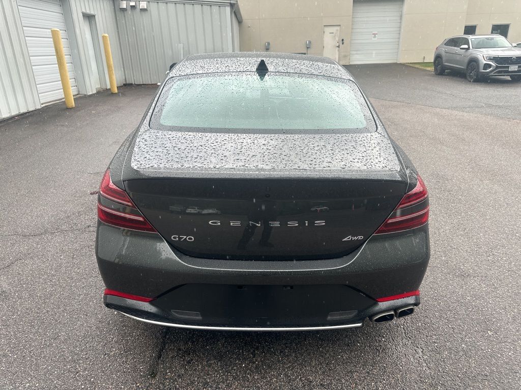 2023 Genesis G70 2.0T 17