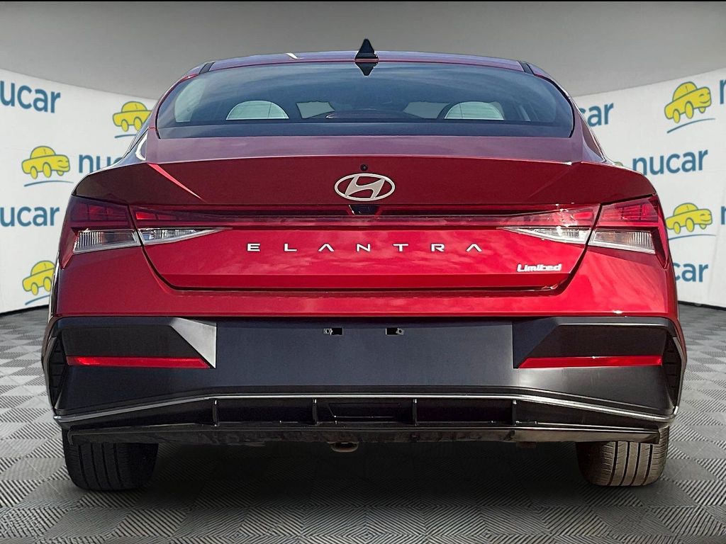 2025 Hyundai Elantra — photo 5