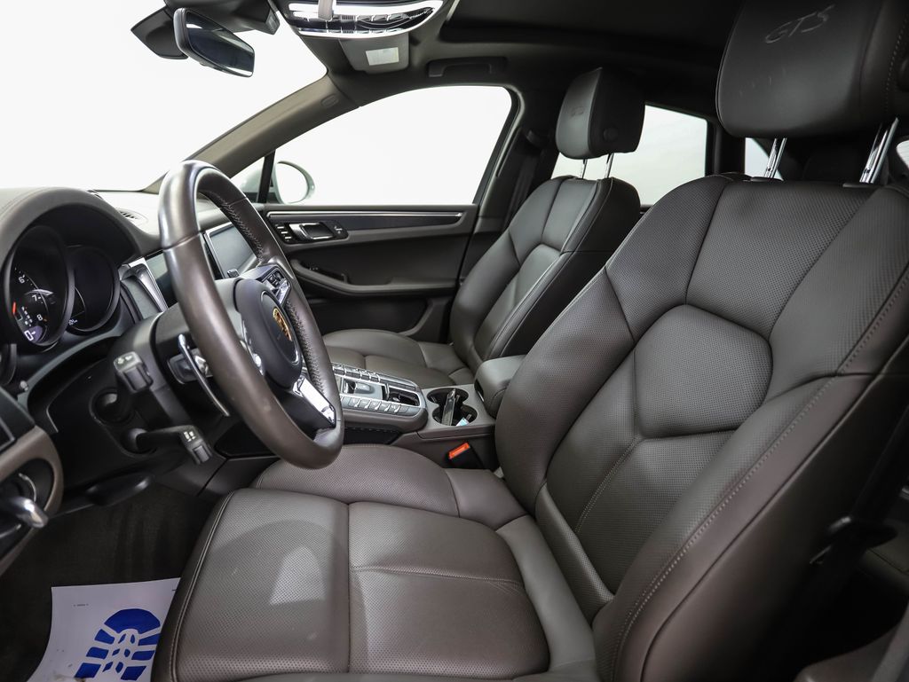 Thumbnail: 2021 Porsche Macan - 11