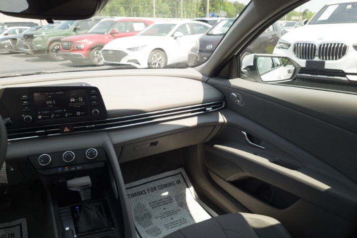 New 2026 White Hyundai SE image 17