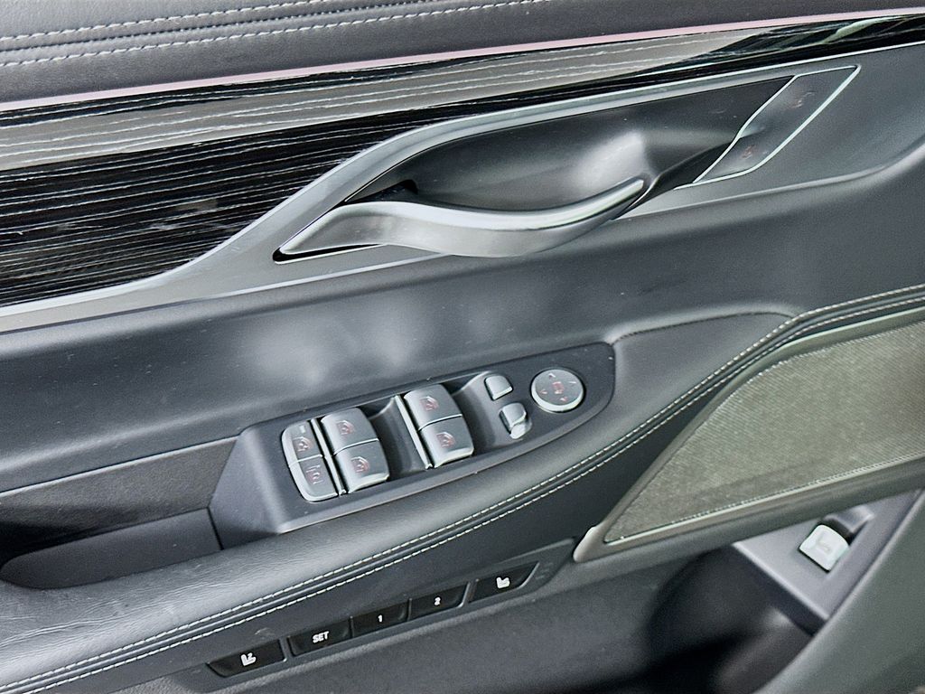 Thumbnail: 2022 BMW 7 Series - 18