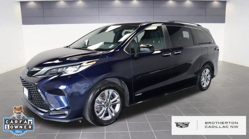 2021 Toyota Sienna XSE 7-Passenger AWD