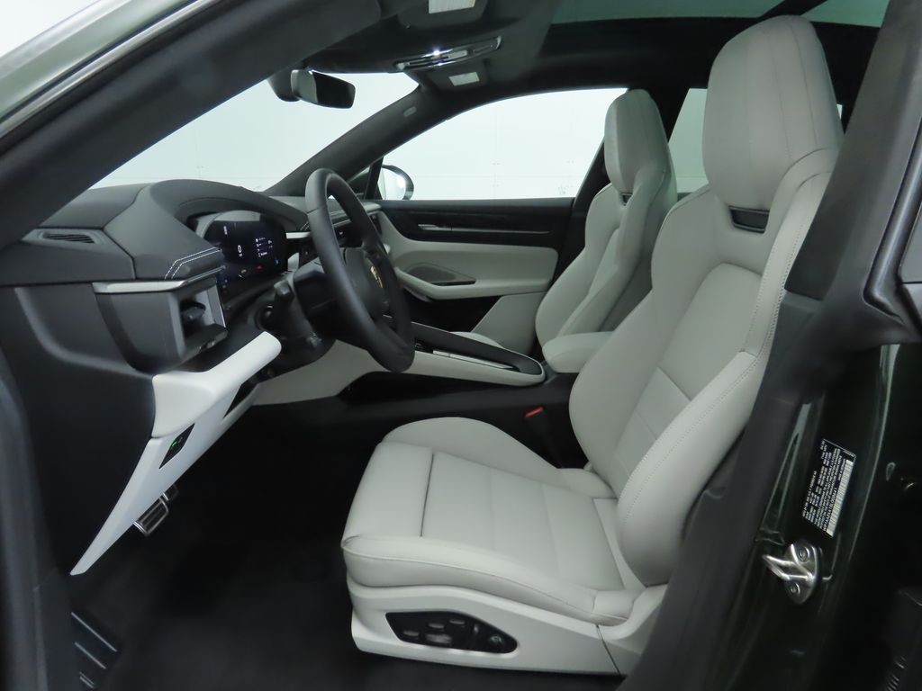Thumbnail: 2025 Porsche Macan - 5