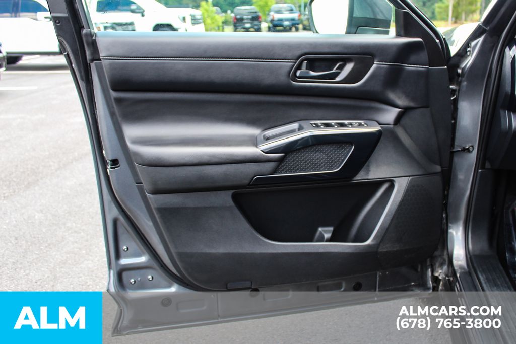 Used 2025 Gray Nissan SV image 38