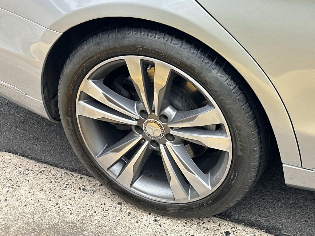 Thumbnail: 2016 Mercedes-Benz S-Class - 17