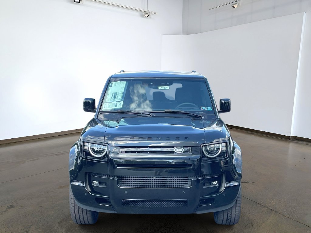 New 2026 Black Land Rover X-Dynamic SE image 2