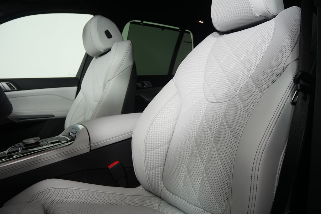 Thumbnail: 2026 BMW X5 - 10