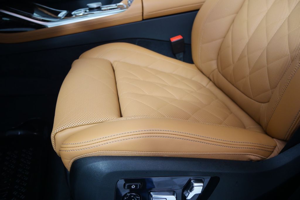 2026 BMW X7 xDrive40i 8