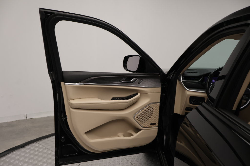 Thumbnail: 2021 Jeep Grand Cherokee L - 16