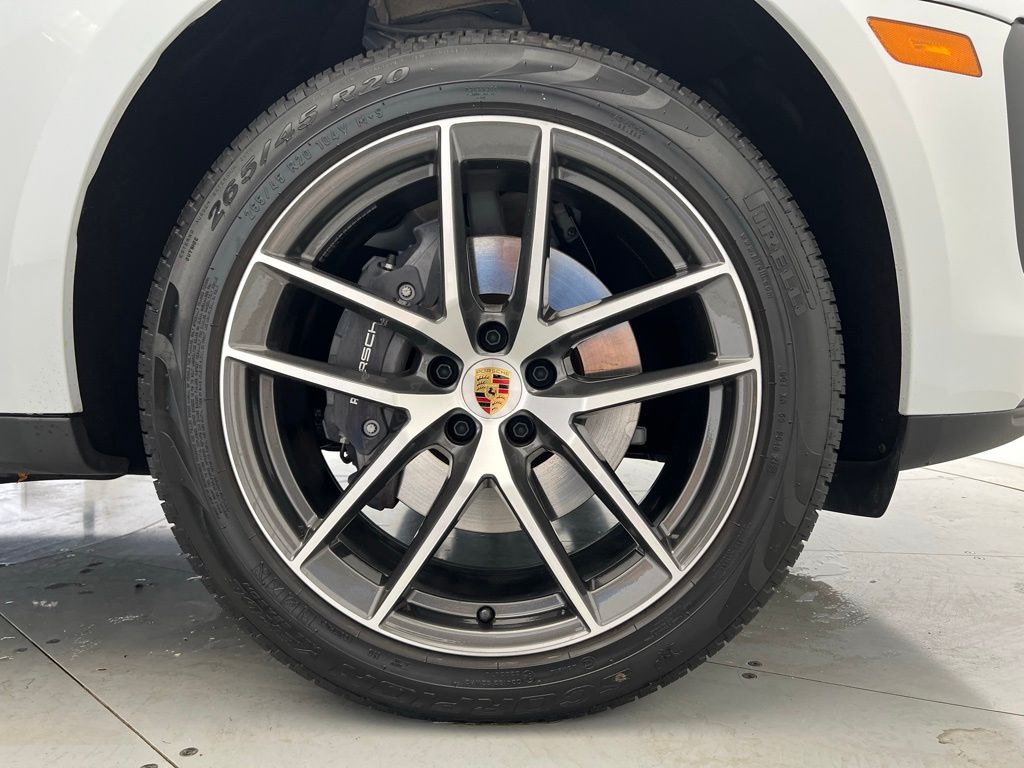 2025 Porsche Macan  27