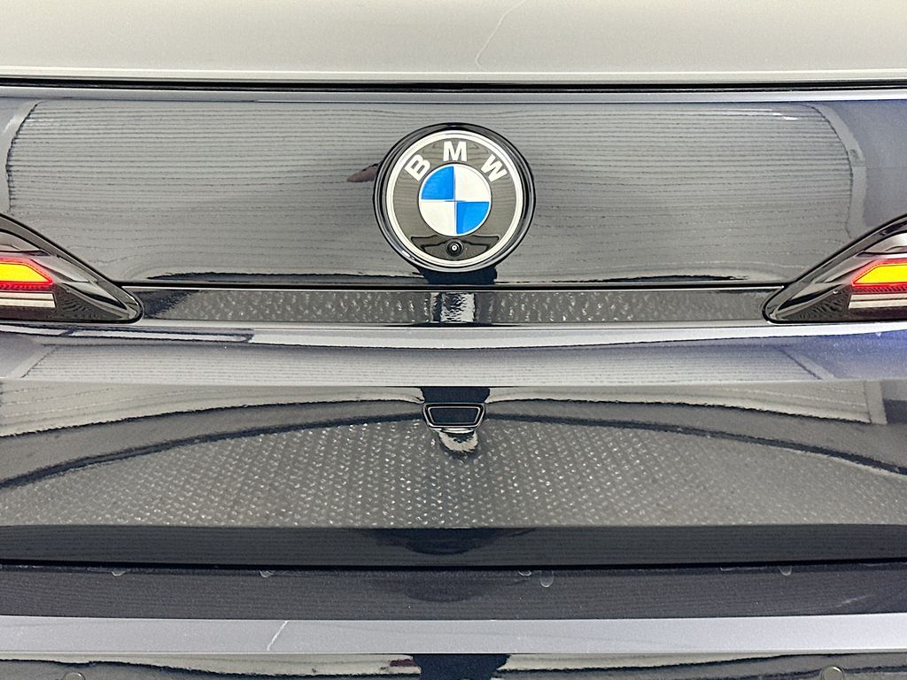Thumbnail: 2026 BMW 7 Series - 22