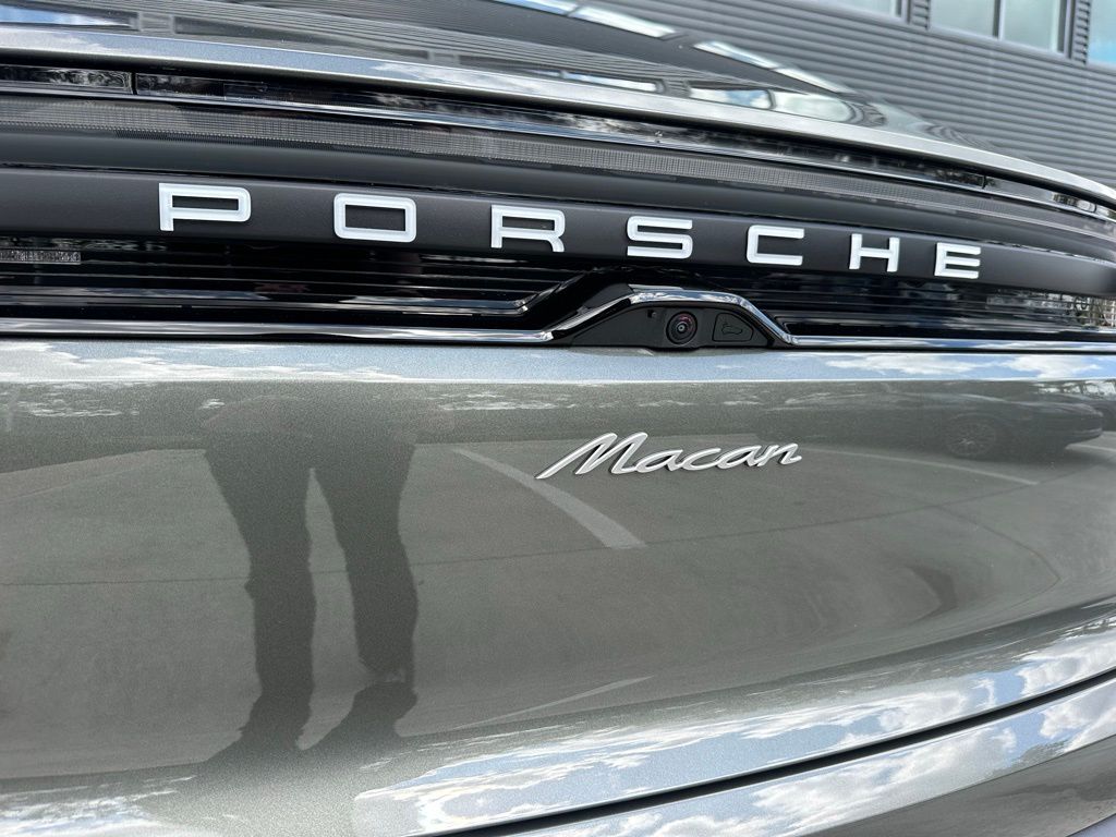 Thumbnail: 2026 Porsche Macan - 14