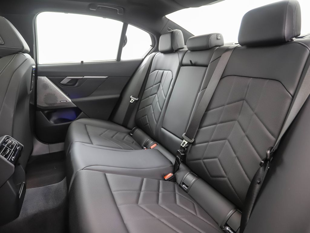 Thumbnail: 2025 BMW i5 - 22