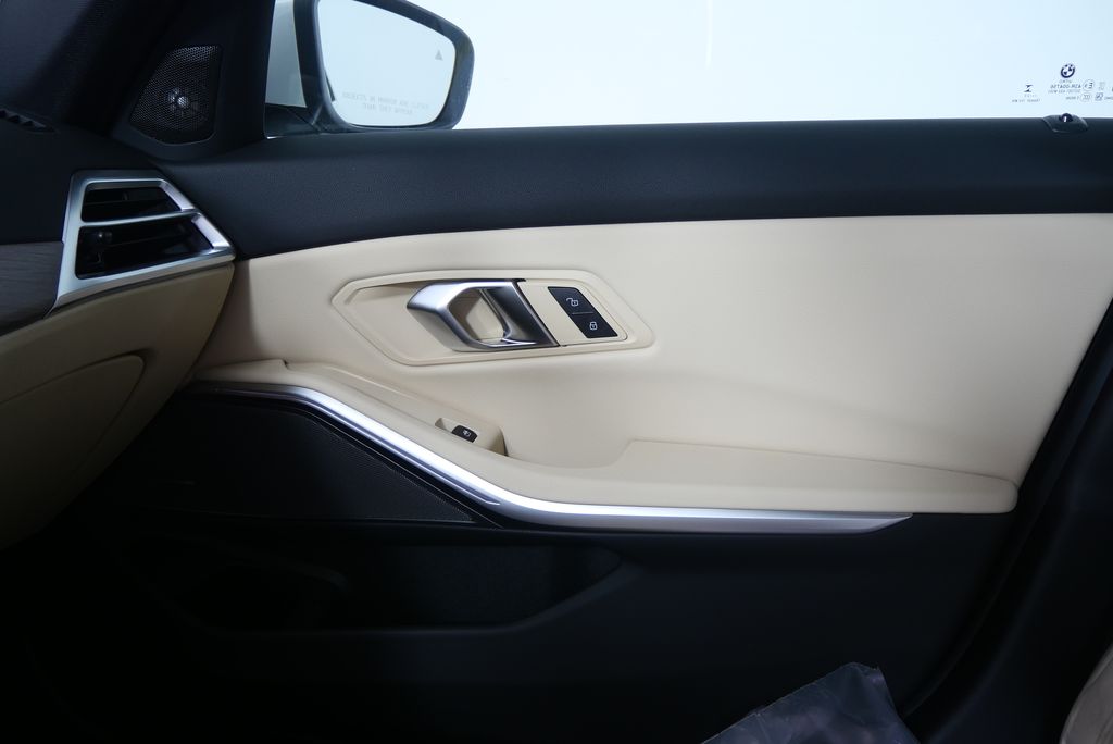 Thumbnail: 2025 BMW 3 Series - 23