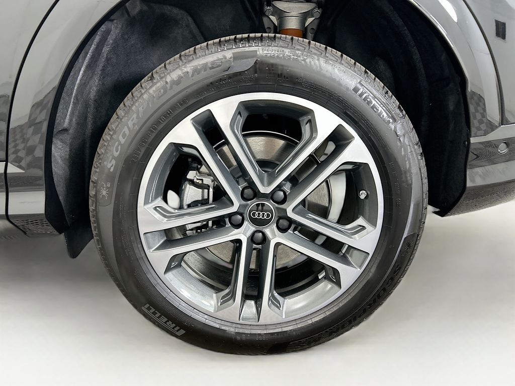 Thumbnail: 2025 Audi Q5 - 30