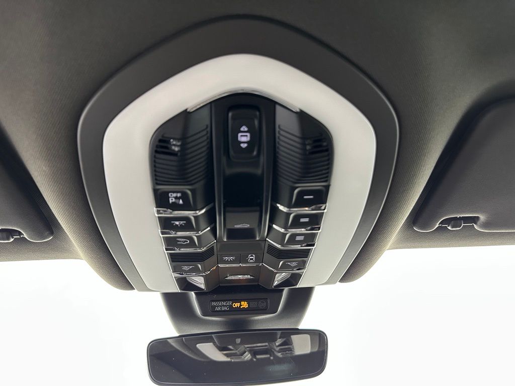 Thumbnail: 2026 Porsche Macan - 29