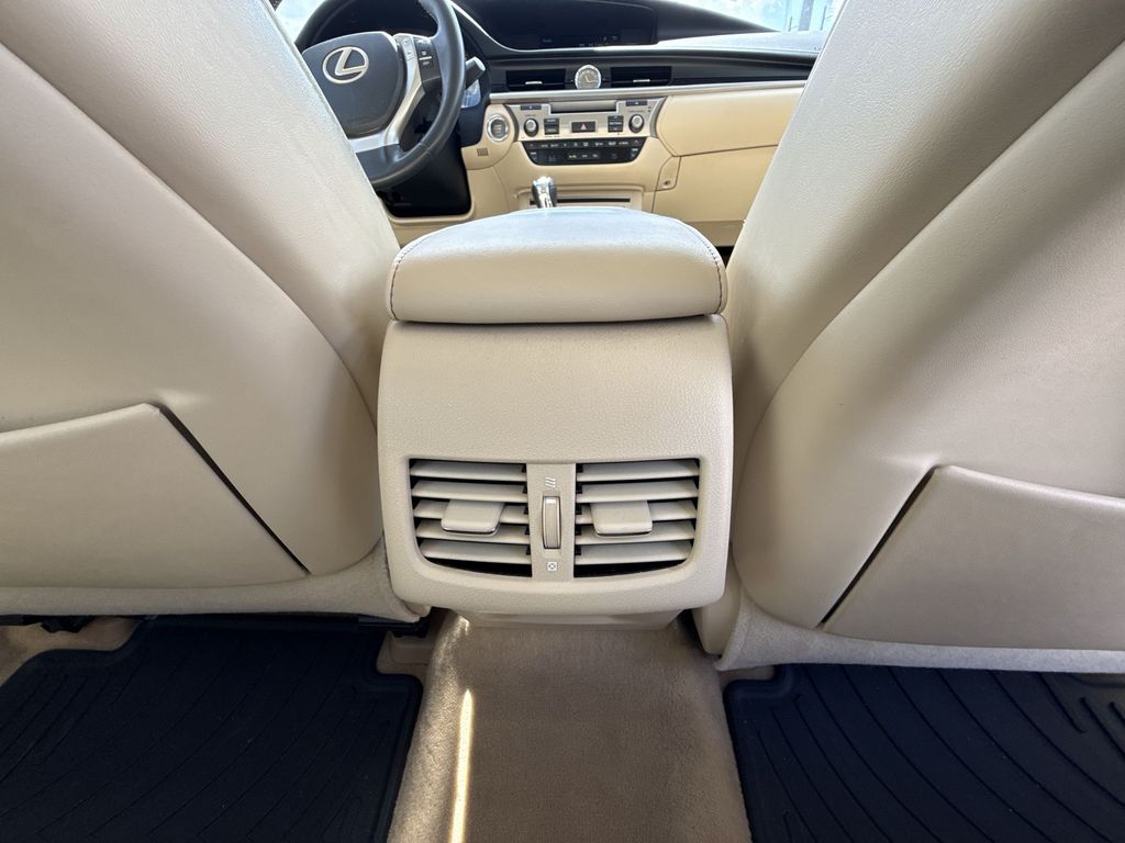 Thumbnail: 2015 Lexus ES - 18