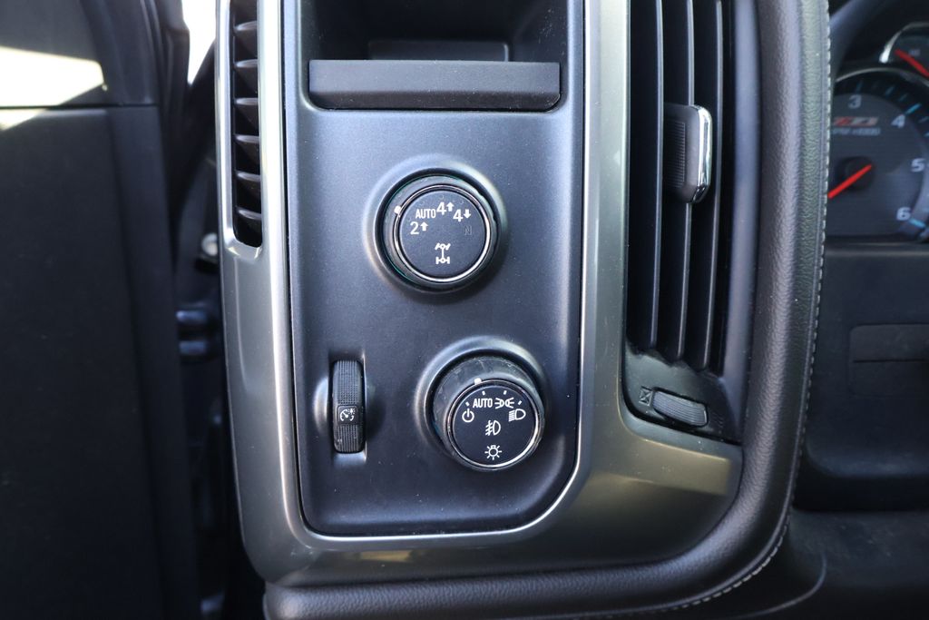 Thumbnail: 2018 Chevrolet Silverado 1500 - 20