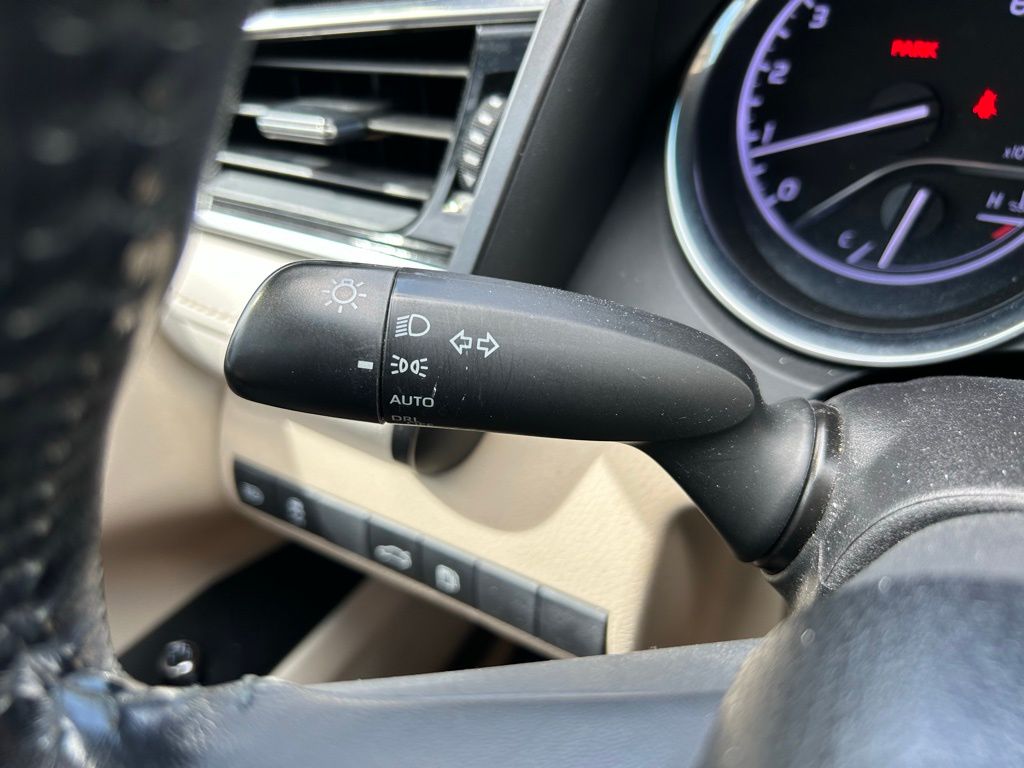 Thumbnail: 2018 Toyota Camry - 22