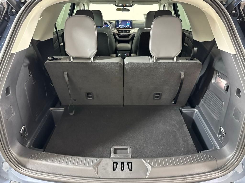 2025 Ford Explorer photo 16