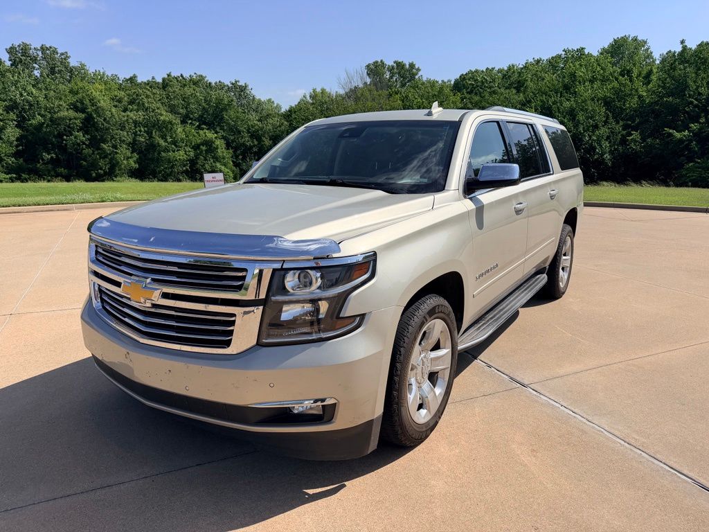 Champagne Silver Metallic 2017 Chevrolet Suburban SUV / Crossover Four-Wheel Drive 6-Speed Automatic Overdrive