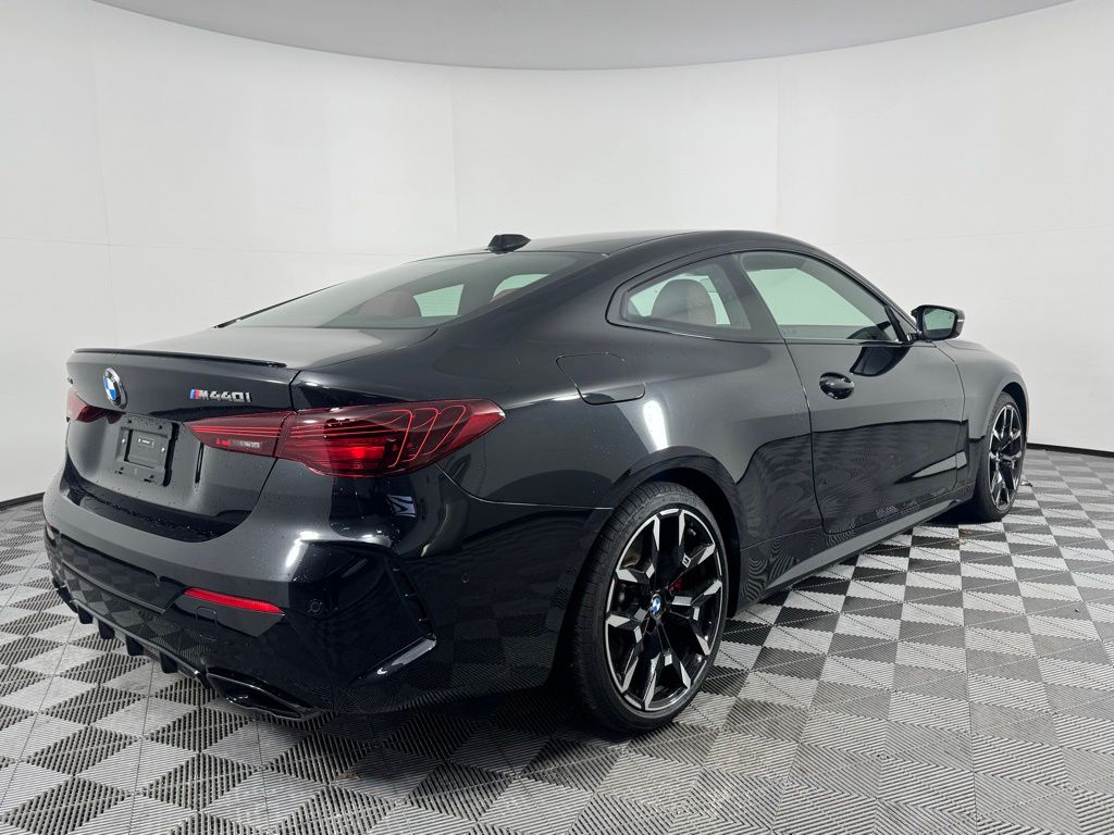 Thumbnail: 2026 BMW 4 Series - 3