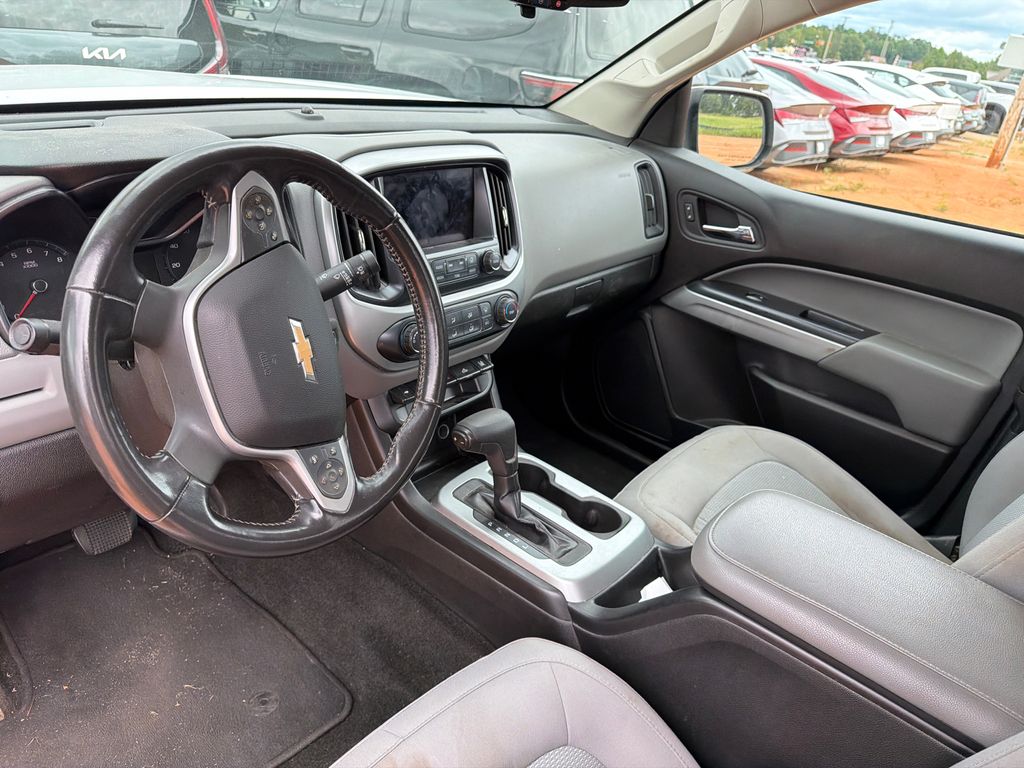 Used 2018 White Chevrolet LT image 17
