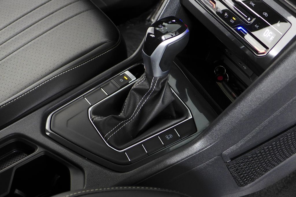 Thumbnail: 2023 Volkswagen Tiguan - 15