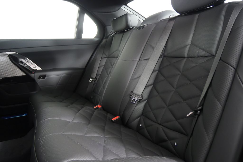 Thumbnail: 2026 BMW 7 Series - 16