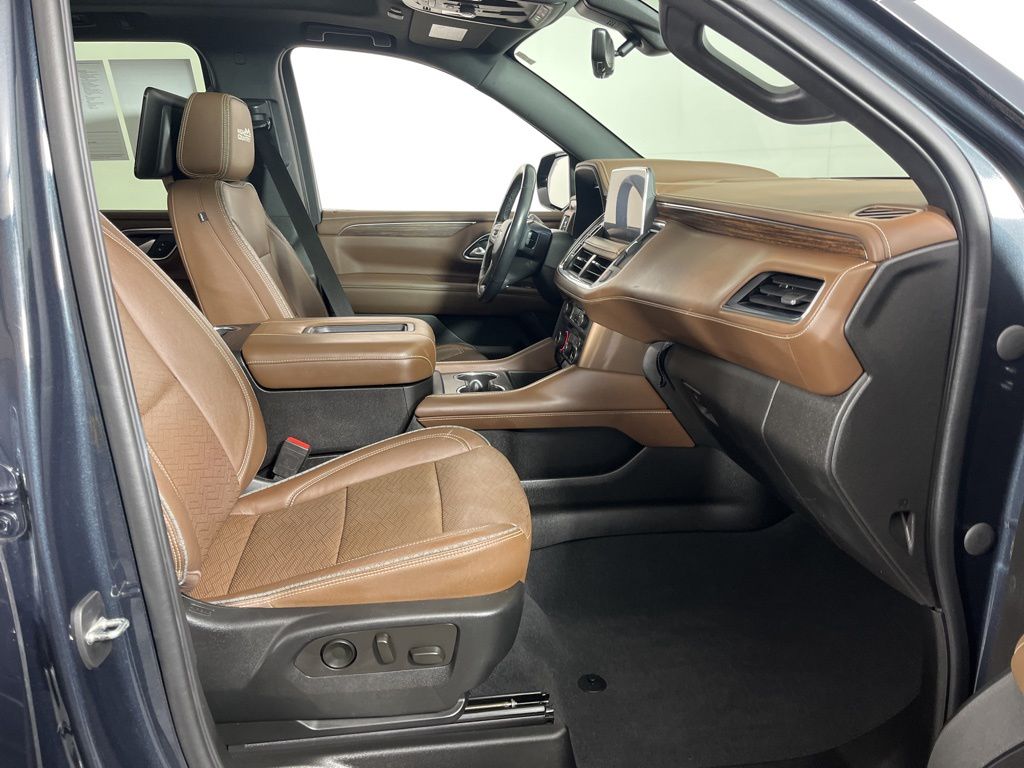 Thumbnail: 2022 Chevrolet Suburban - 9
