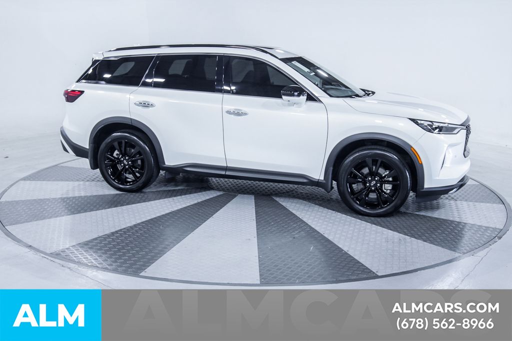 Used 2025 White INFINITI LUXE image 13