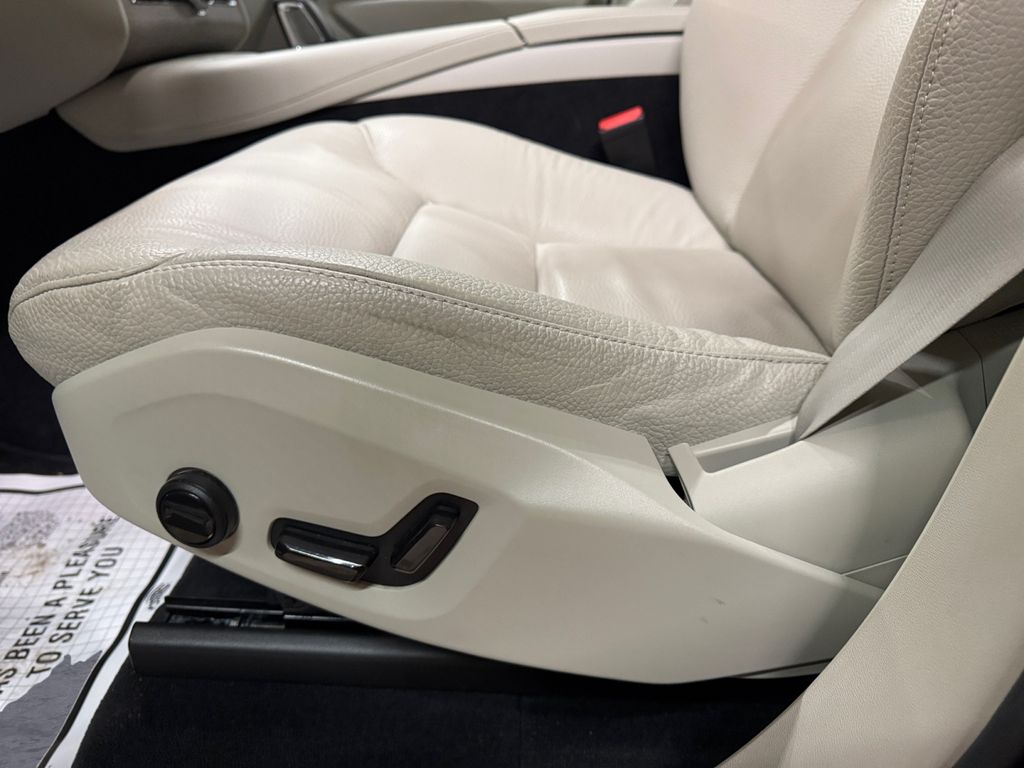 2024 Volvo XC90 B6 Plus Bright Theme photo
