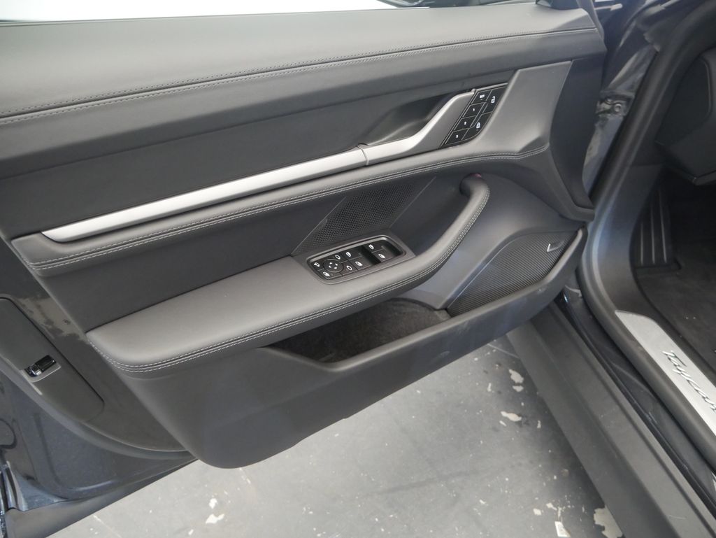 Thumbnail: 2026 Porsche Taycan - 12