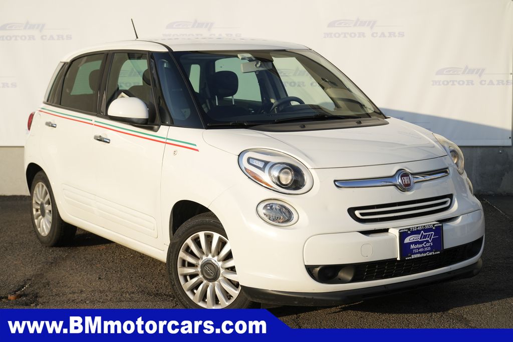 Bianco (White) 2014 FIAT 500L Easy Hatchback Front-Wheel Drive 6-Speed Manual