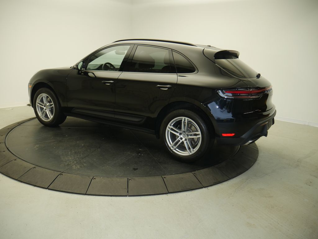 Thumbnail: 2023 Porsche Macan - 3