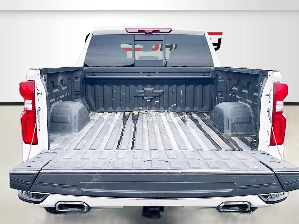 Used 2025 Beige Chevrolet High Country image 27
